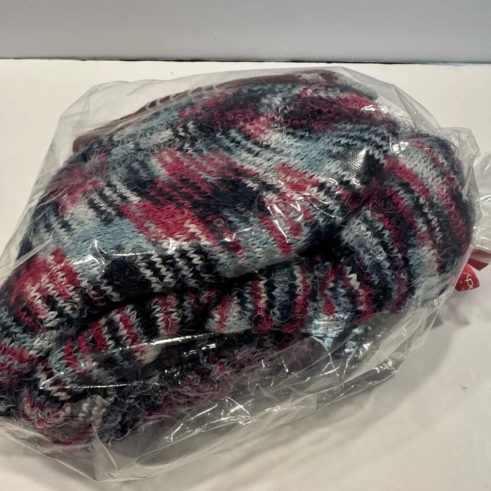 Bath and Body Works new in‎ bag slipper socks and gloves